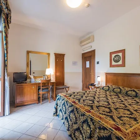 贝尔维德酒店 都灵